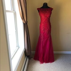 Gorgeous formal mermaid gown. Size 2.